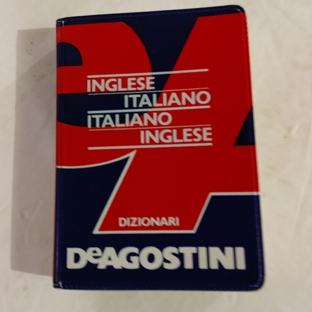 Pocket Italian Dictionary. DeAgostini